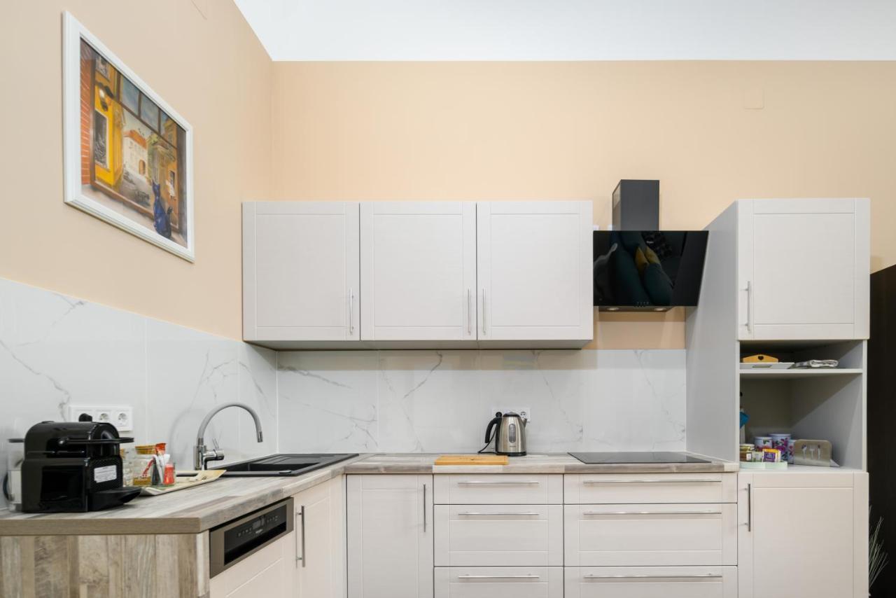 Ja18 Downtown Pearl - 2 Bedroom Apartment Budapest Bagian luar foto