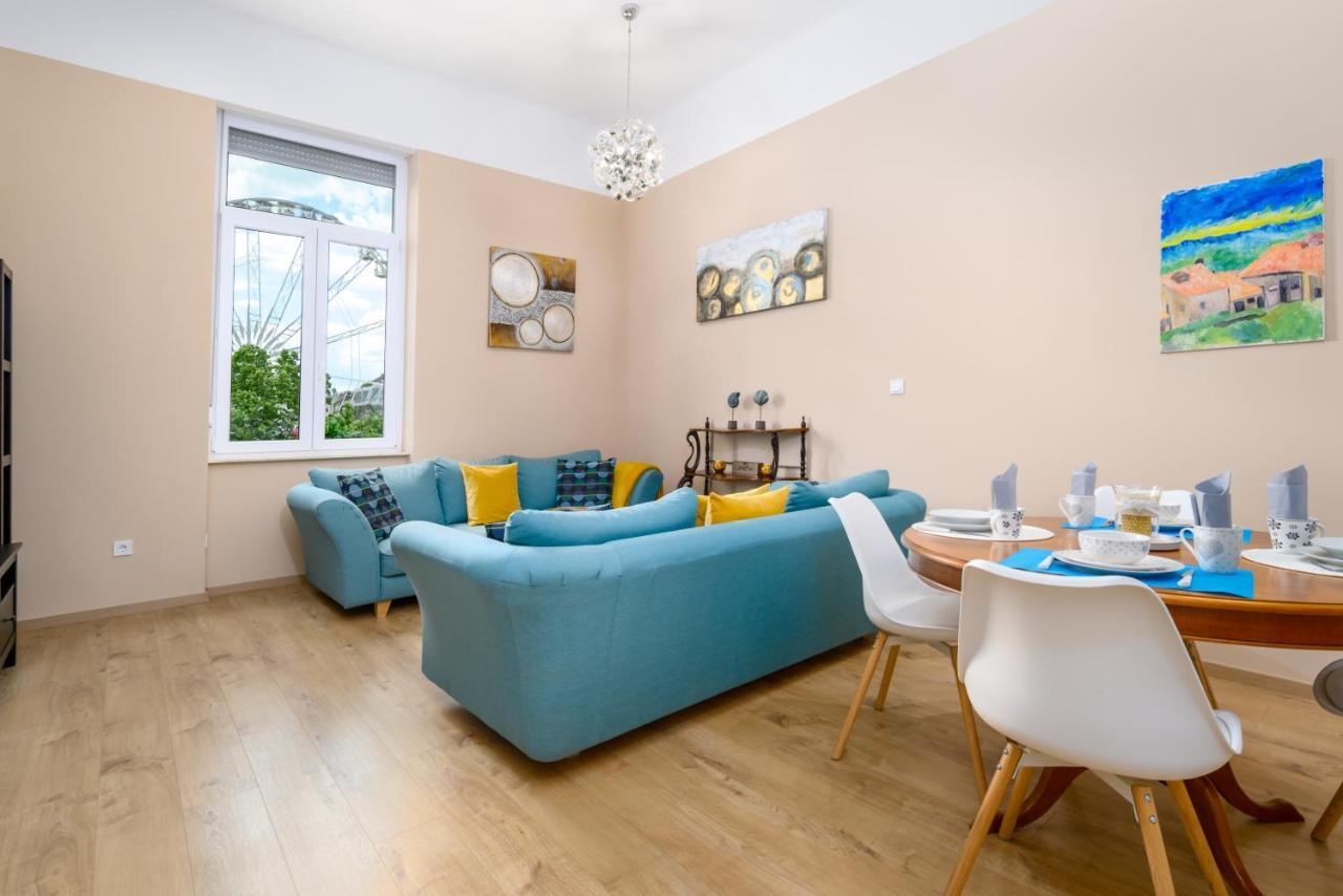 Ja18 Downtown Pearl - 2 Bedroom Apartment Budapest Bagian luar foto