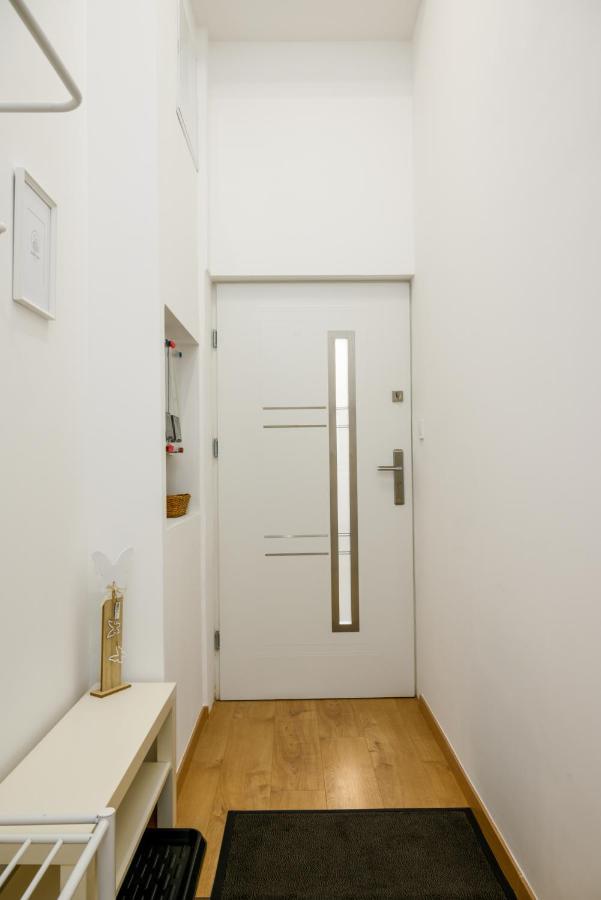 Ja18 Downtown Pearl - 2 Bedroom Apartment Budapest Bagian luar foto