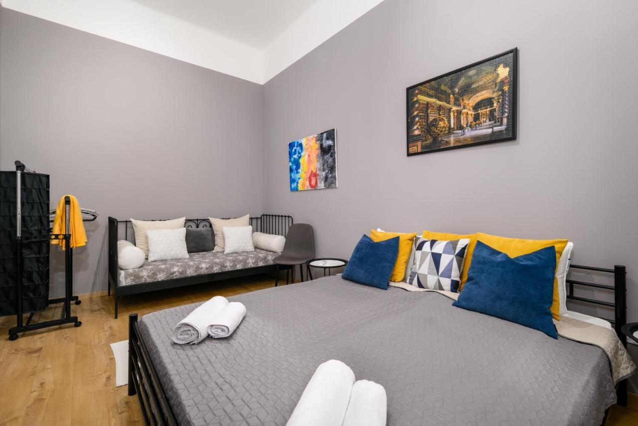 Ja18 Downtown Pearl - 2 Bedroom Apartment Budapest Bagian luar foto