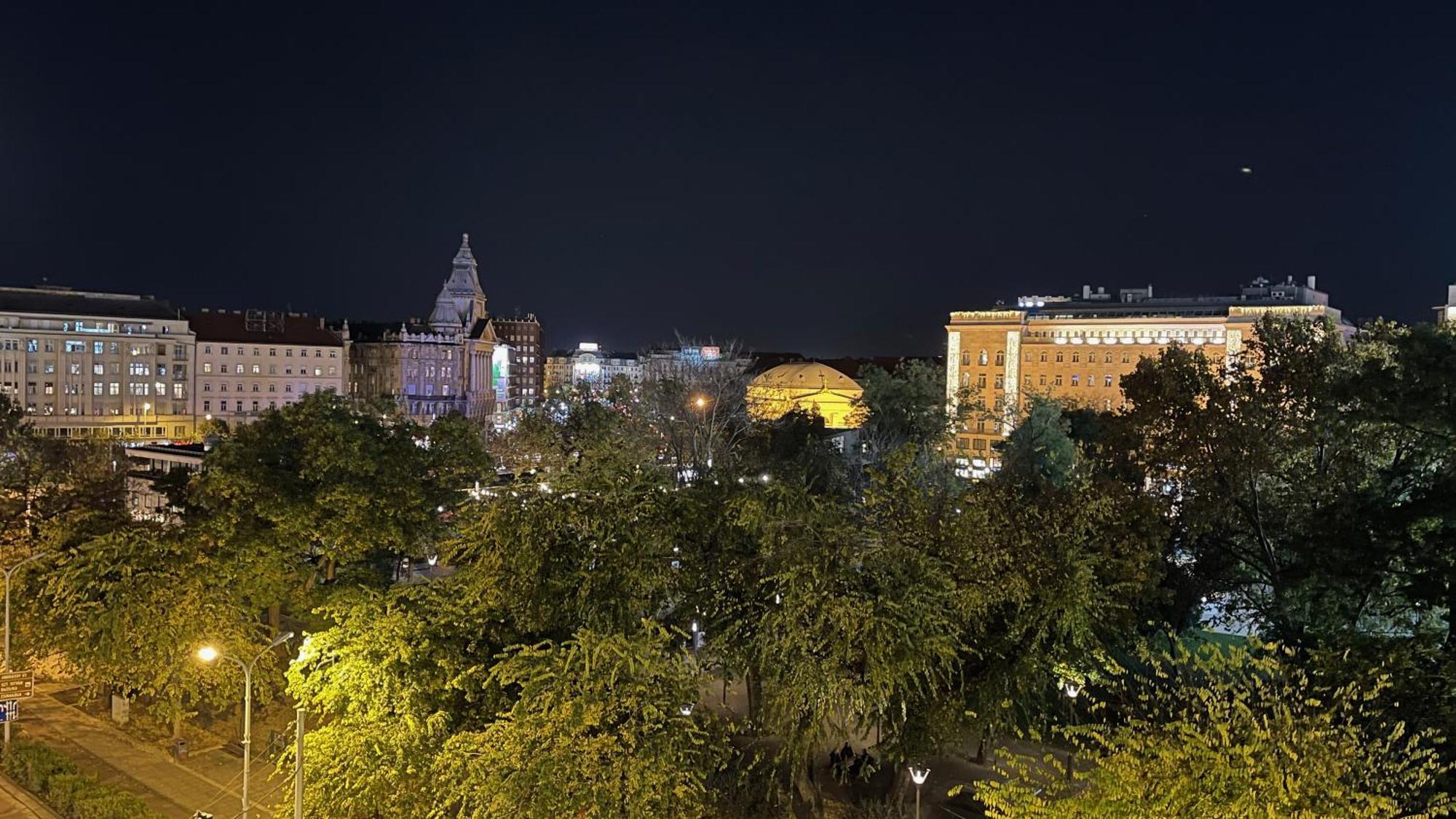 Ja18 Downtown Pearl - 2 Bedroom Apartment Budapest Bagian luar foto